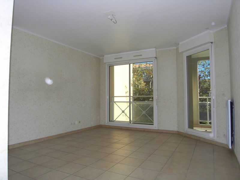 A louer 2 pièces avec terrasse et place de parking privative Saint Barnabé village 13012 Marseille