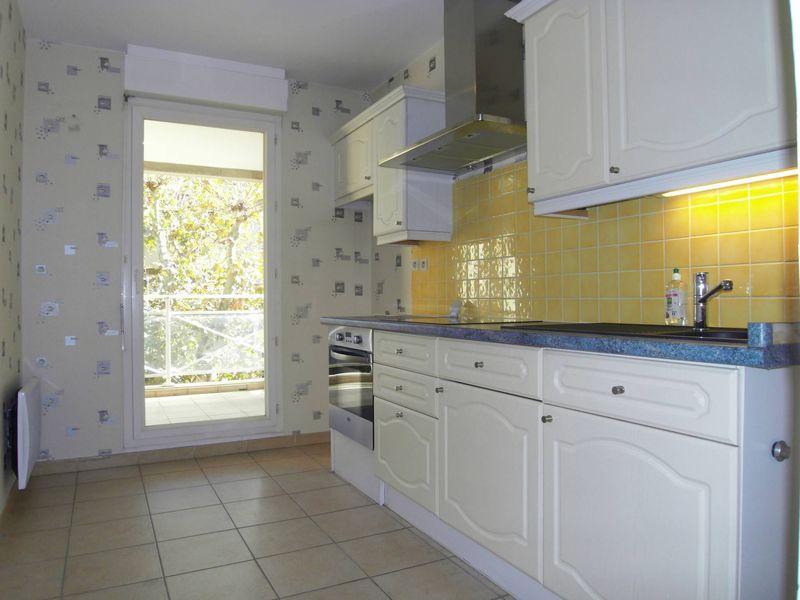 A louer 2 pièces avec terrasse et place de parking privative Saint Barnabé village 13012 Marseille