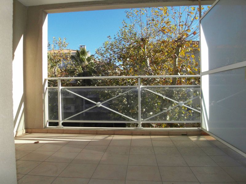 A louer 2 pièces avec terrasse et place de parking privative Saint Barnabé village 13012 Marseille