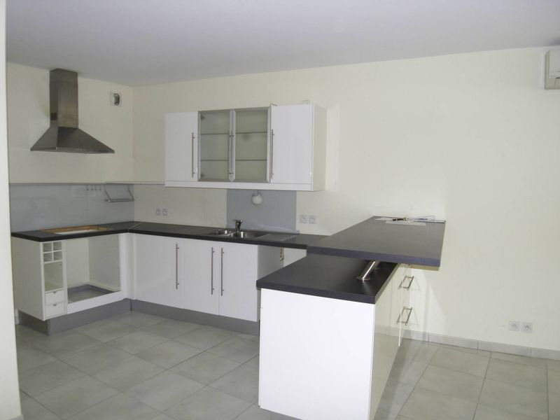 à louer coeur du village de Saint Barnabé 13012 Marseille appartement de 87 m² avec terrasse