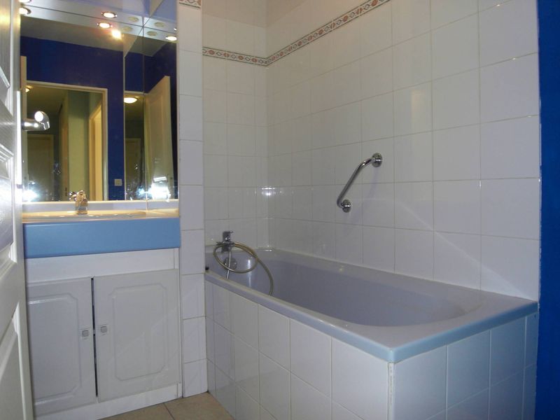 A louer 2 pièces avec terrasse et place de parking privative Saint Barnabé village 13012 Marseille