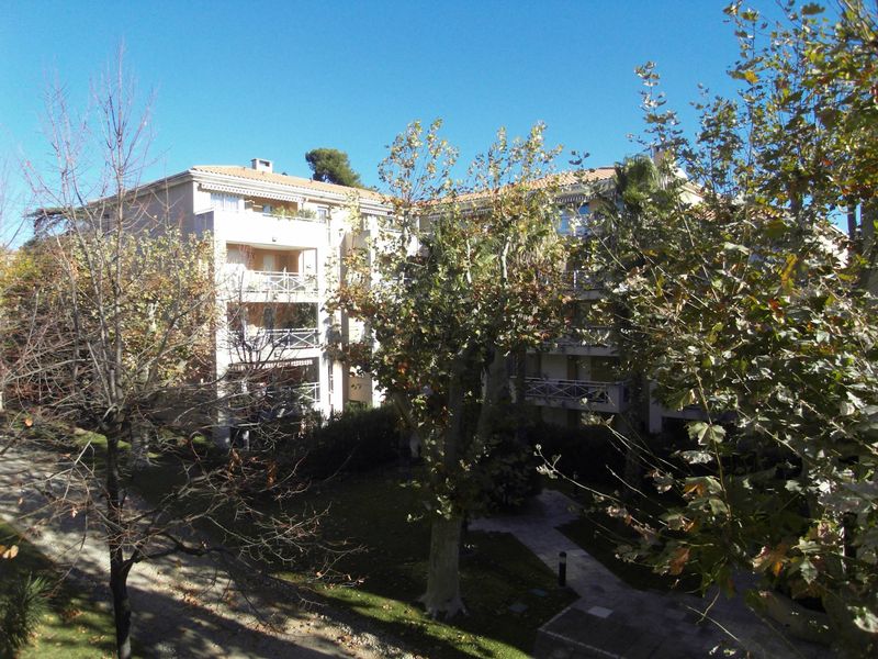 A louer 2 pièces avec terrasse et place de parking privative Saint Barnabé village 13012 Marseille