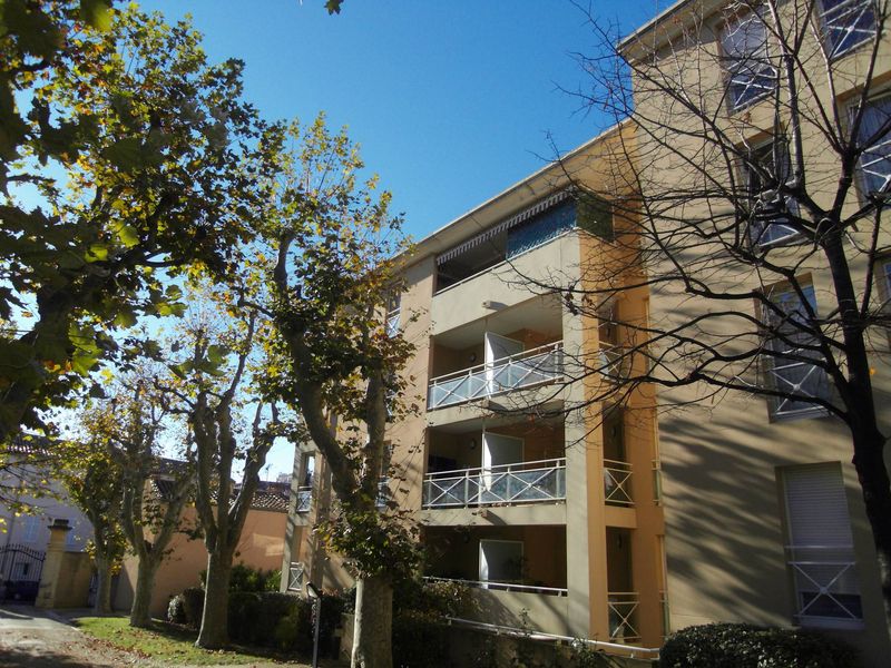 A louer 2 pièces avec terrasse et place de parking privative Saint Barnabé village 13012 Marseille