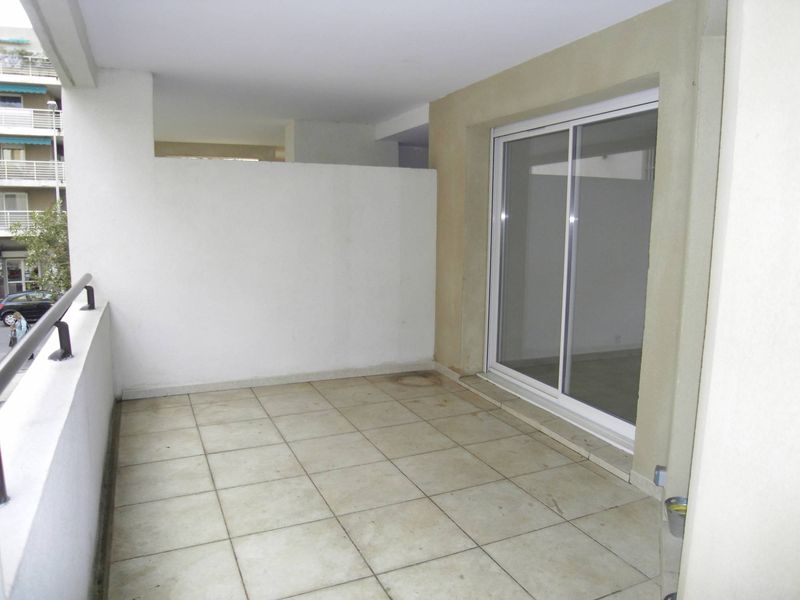 idéalement situé en plein centre de Saint Barnabé - Localisation idéale 13012 Marseille: Métro, écoles, crèches, commerces