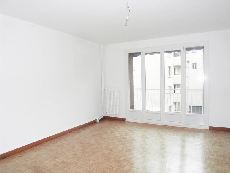 A la location Cinq Avenues T3 MARSEILLE 13004 64 m²