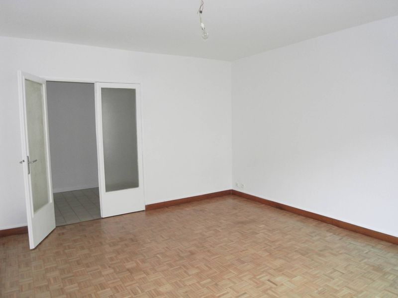 A la location Cinq Avenues T3 MARSEILLE 13004 64 m²