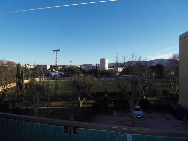 A la location 13012 Bois Lemaitre/La Pignatelle T3 rénové de 55 m² avec place de parking privative