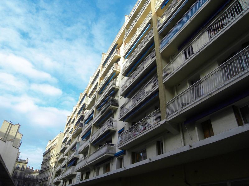 A la location Cinq Avenues T3 MARSEILLE 13004 64 m²