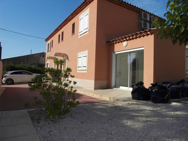 Maison à louer 13380 plan de cuques Maison 5 pièces avec terrasse privative