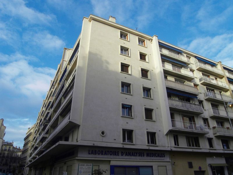 A la location Cinq Avenues T3 MARSEILLE 13004 64 m²