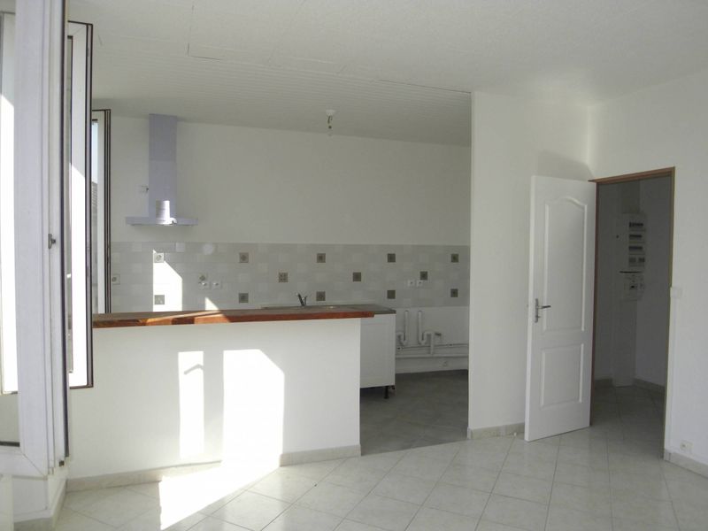 Appartement de 3 pièces à louer centre village St Barnabé 13012 Marseille