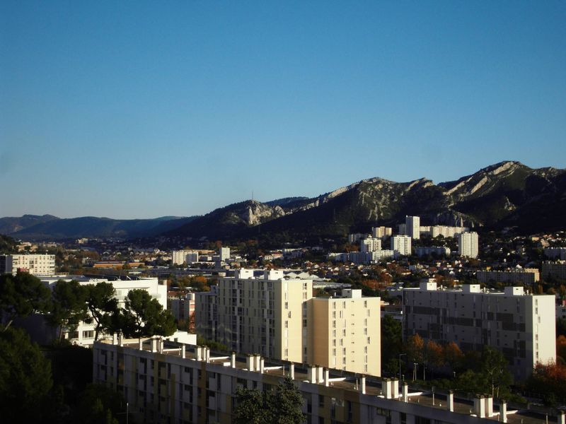 vue dégagée d'un appartement t3 Marseille La pomme la grognarde