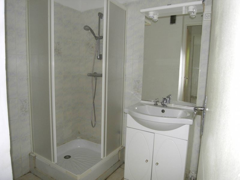 A louer sur le secteur du 12ème arrondissement, Les Caillols, appartement 3 pièces de 53.74 m². L'agence Provencia vous presente à la location cet appartement type 3 en rez de chaussée avec balcon exposé Est/Ouest.