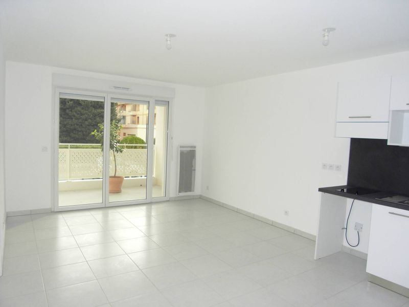 Location type 2 La Ciotat avec terrasse dans résidence neuve