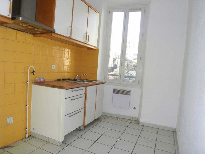 A la location secteur Blancarde/Cinq avenues T3 53 m² transports à proximité