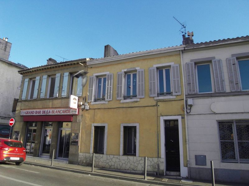 A la location secteur Blancarde/Cinq avenues T3 53 m² transports à proximité