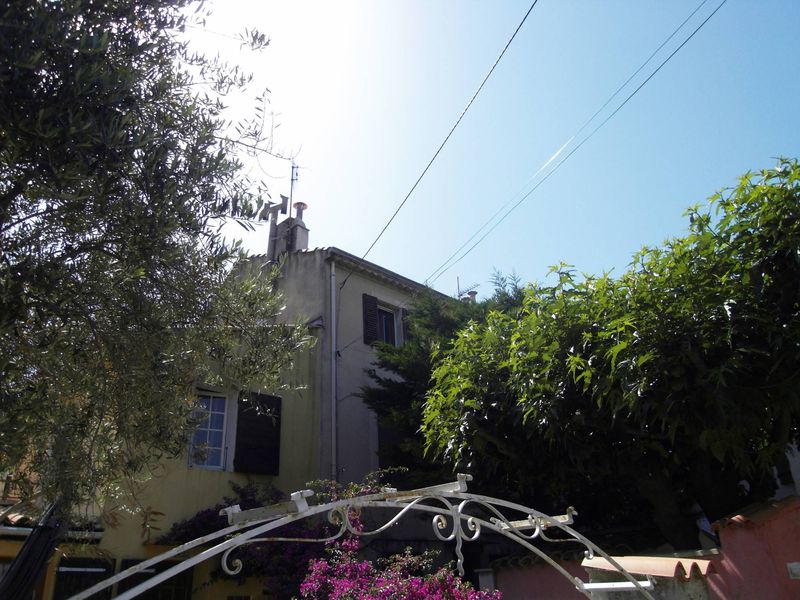 A louer appartement 2 pièces de 42 m² en 1er étage d'une maison de ville Bonneveine 13008 Marseille