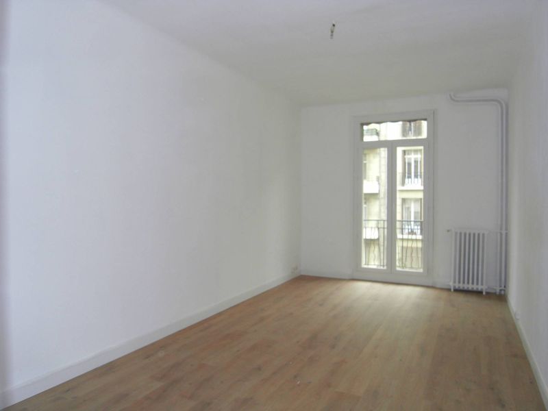 A la location  T2 47 m² entièrement rénové cinq Avenue 13004 Marseille