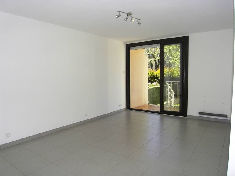 A louer Fourragère 13012 Appartement 2 pièces en rez de jardin