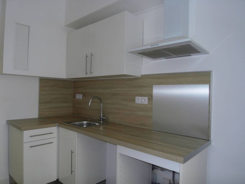 A la location  T2 47 m² entièrement rénové cinq Avenue 13004 Marseille