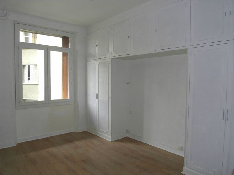 A la location  T2 47 m² entièrement rénové cinq Avenue 13004 Marseille