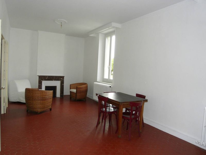 séjour type 3 à la location marseille 13012 Coeur de Saint Barnabé