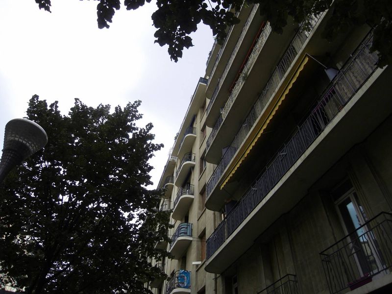 A la location  T2 47 m² entièrement rénové cinq Avenue 13004 Marseille