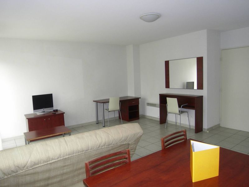 séjour A louer appartement 4 pièces de 82 m² en duplex avec terrasse et deux places de parking privatives 13380 Plan de Cuques