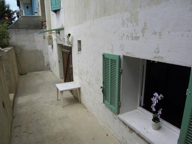 A louer 13012 Bois Luzy/Saint Barnabé T2 bas de villa