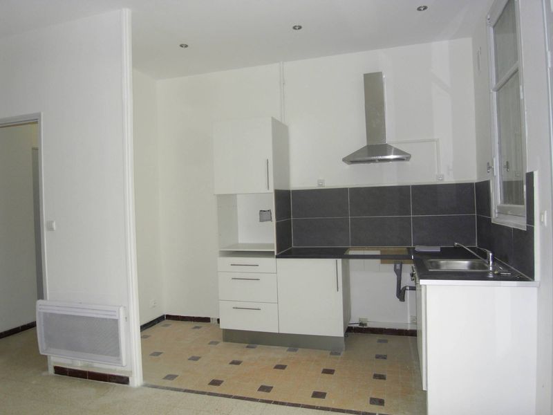 à louer T1 entièrement rénové  de 33 m² 13005 Marseille