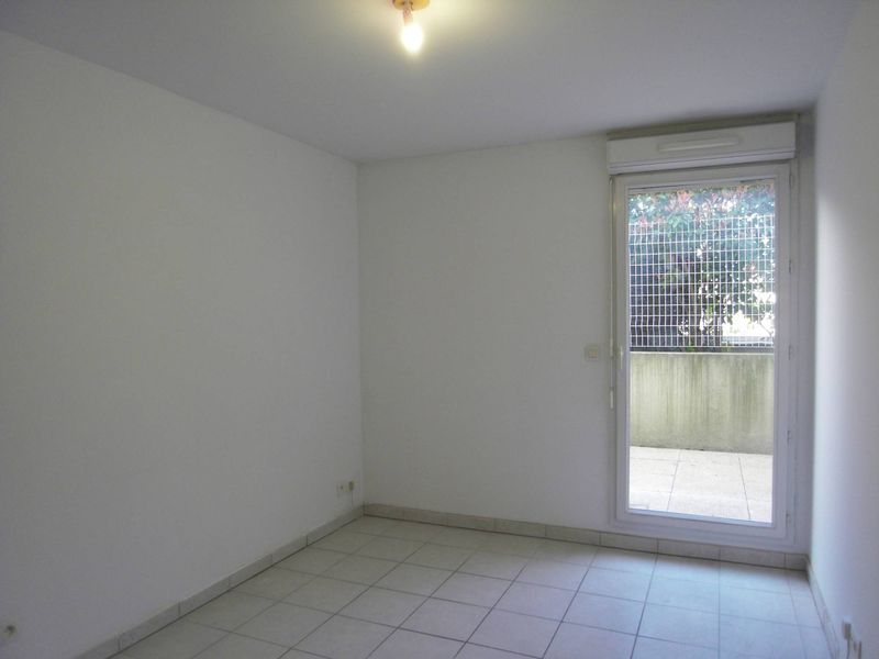 pièce 2 A la location local professionnel 68 m 2 Village des 3 Lucs 13012 Marseille