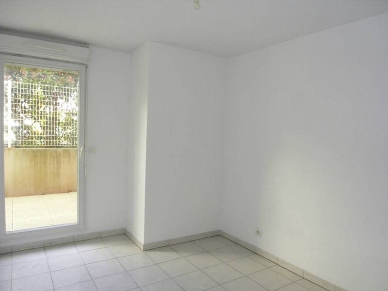 pièce 1 A la location local professionnel 68 m 2 Village des 3 Lucs 13012 Marseille
