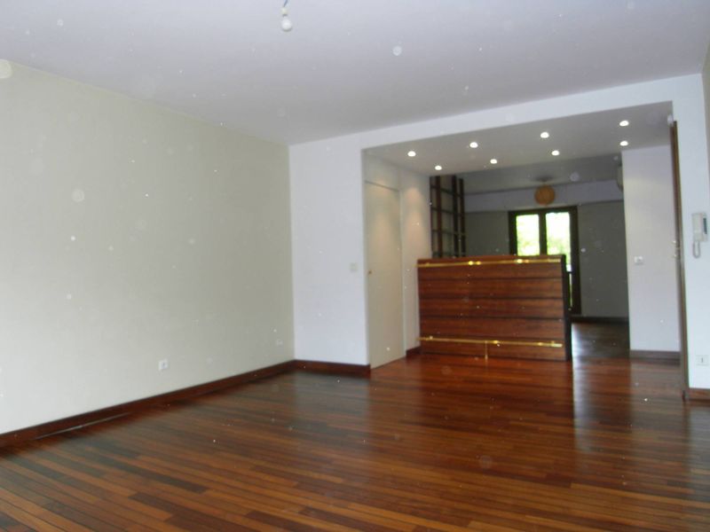 A louer 13009 Secteur du Cabot appartement 3  pièces avec parking en sous sol et terrasse
