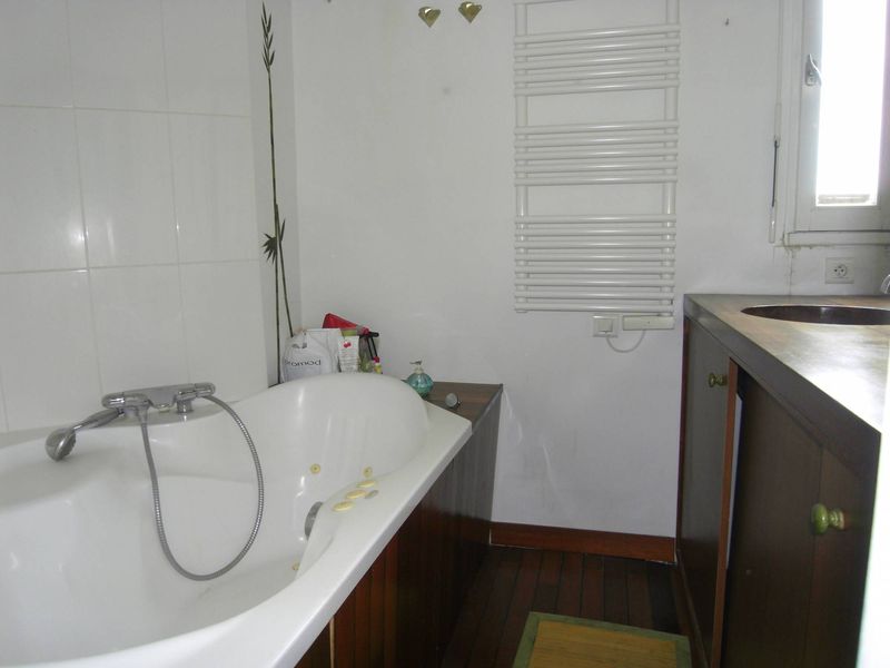 A louer 13009 Secteur du Cabot appartement 3  pièces avec parking en sous sol et terrasse