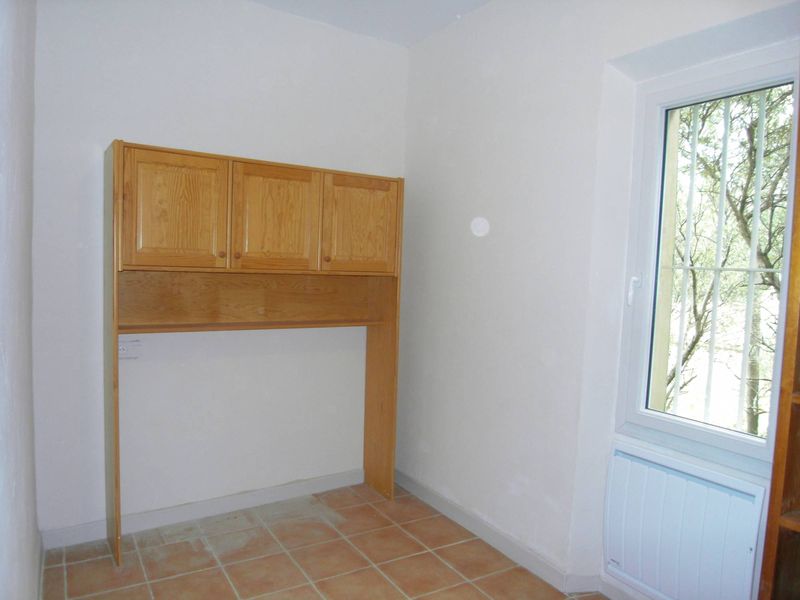 A louer 1er étage d'une maison appartement 3 pièces de 68 m2 avec balcon et parking