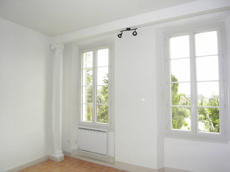 A louer 1er étage d'une maison appartement 3 pièces de 68 m2 avec balcon et parking