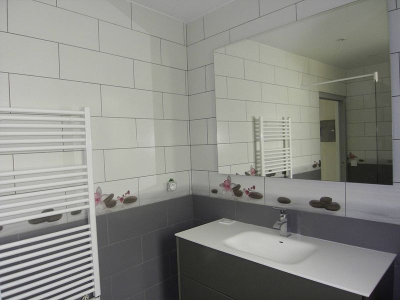A louer 1er étage d'une maison appartement 3 pièces de 68 m2 avec balcon et parking