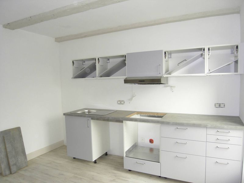 A louer 1er étage d'une maison appartement 3 pièces de 68 m2 avec balcon et parking