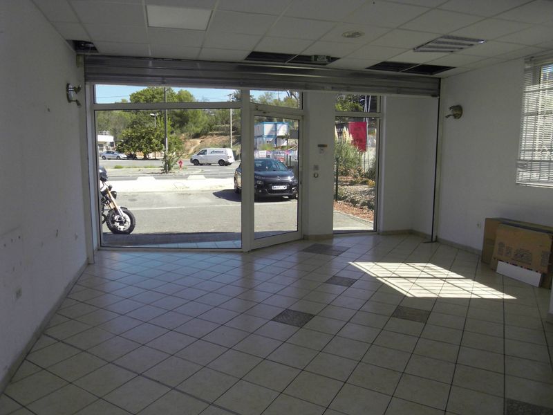 A la location 13013 Croix Rouge/Allauch Local commercial 130 m²