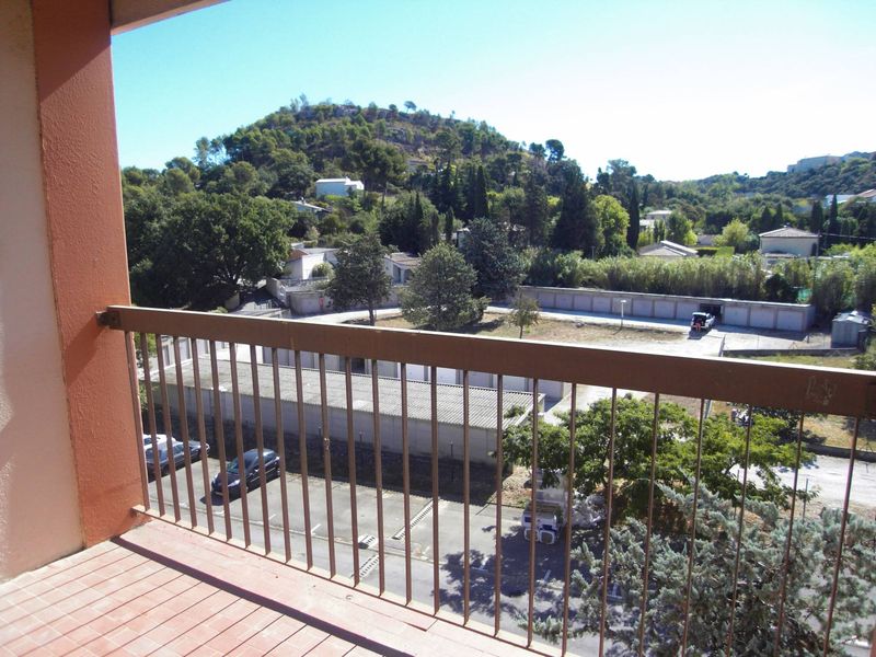 A louer appartement 2 pièces en 4ème étage avec balcon et cuisine aménagée 13170 Les Pennes Mirabeau