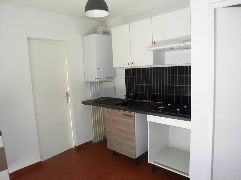 A louer appartement 2 pièces en 4ème étage avec balcon et cuisine aménagée 13170 Les Pennes Mirabeau