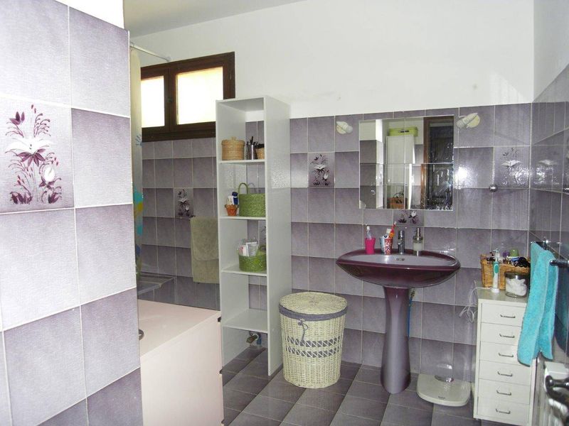 salle de bain maison avec extérieur et garage 13012 Marseille