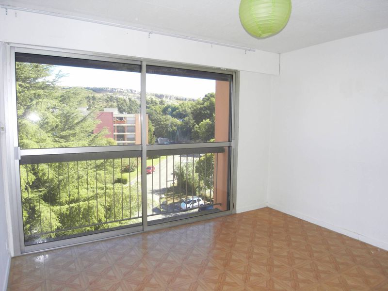 A louer appartement 2 pièces en 4ème étage avec balcon et cuisine aménagée 13170 Les Pennes Mirabeau