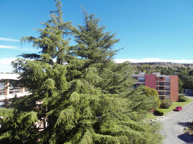 A louer appartement 2 pièces en 4ème étage avec balcon et cuisine aménagée 13170 Les Pennes Mirabeau