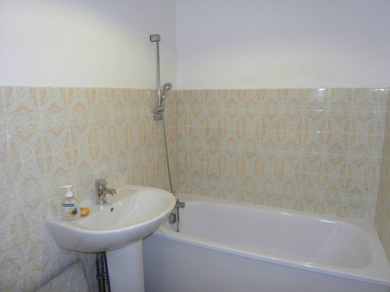 A louer appartement 2 pièces en 4ème étage avec balcon et cuisine aménagée 13170 Les Pennes Mirabeau