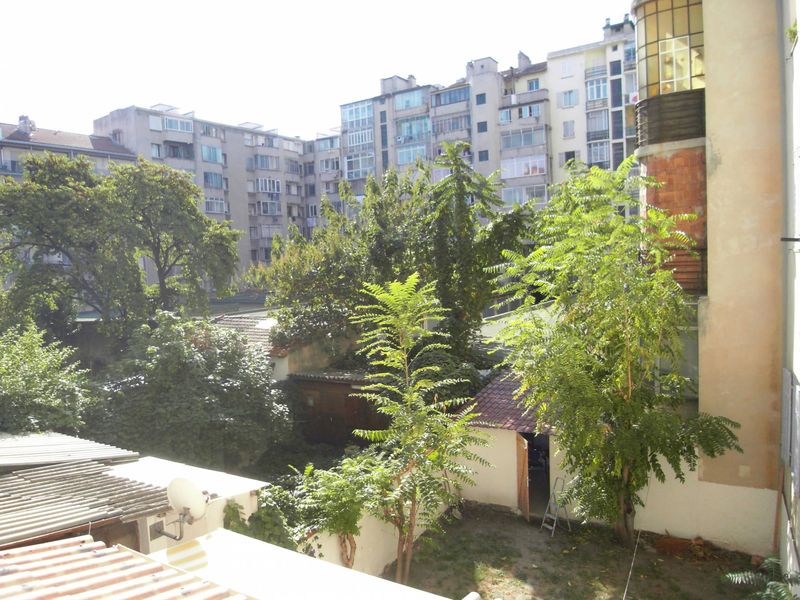 vue dégagée A la location appartement 2 pièces de 35 m² Secteur Cinq avenus 13005 Marseille