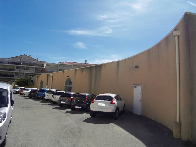 A louer Chuteslavie/Saint Just 13013 Local de 840 m²