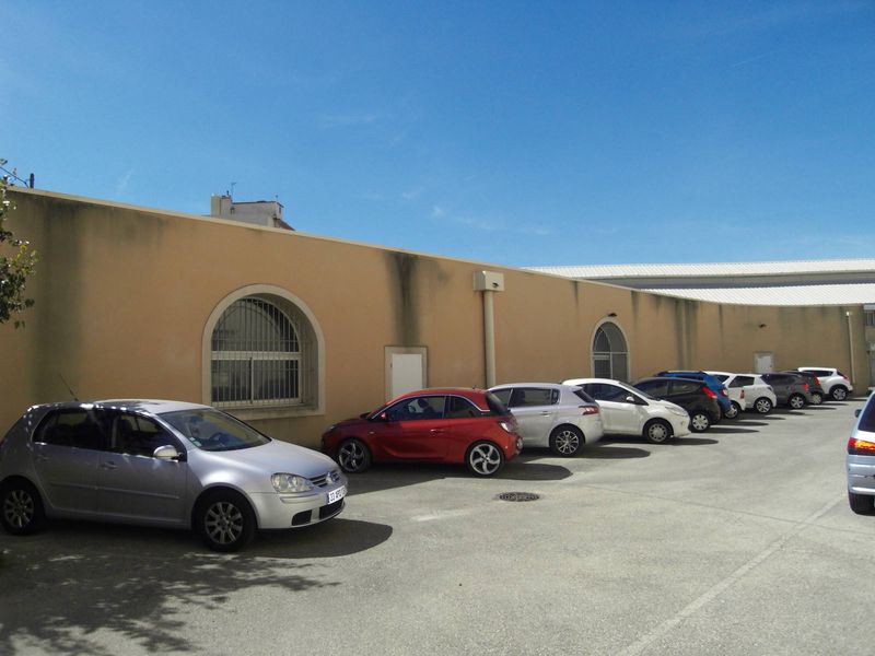 A louer Chuteslavie/Saint Just 13013 Local de 840 m²