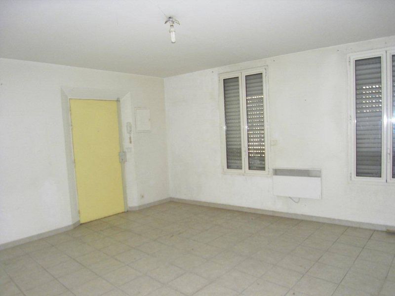 A louer Secteur Blancarde 13004 T2 52 m² avec cour privative