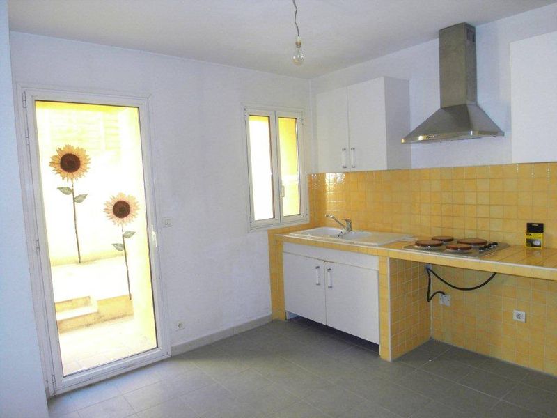 A louer Secteur Blancarde 13004 T2 52 m² avec cour privative